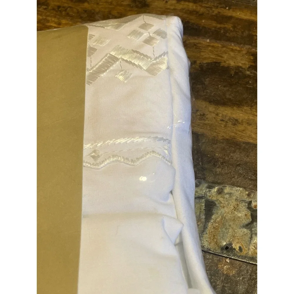 WestPoint Stevens King Flat Sheet White No-Iron 180 TC Cotton Blend Embroidered